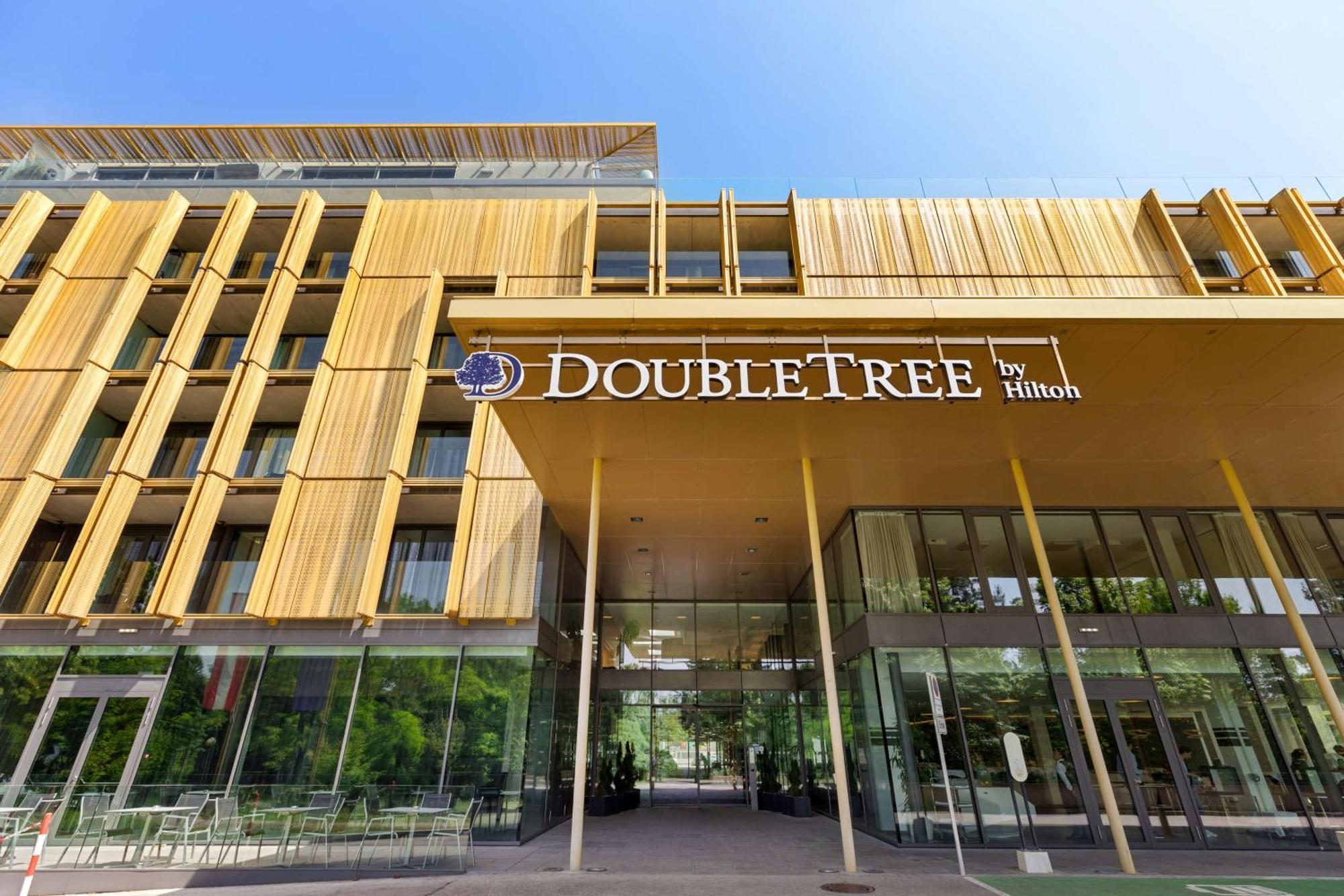 Doubletree By Hilton Vienna Schonbrunn Hotel Exterior photo